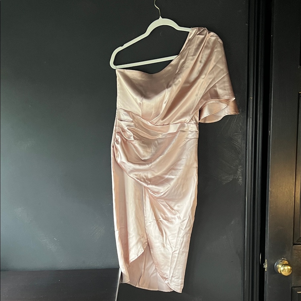 Chic One-Shoulder Satin Dress